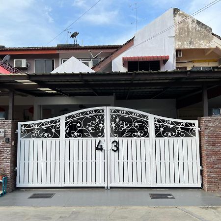 M Guest House2 Muar Extérieur photo
