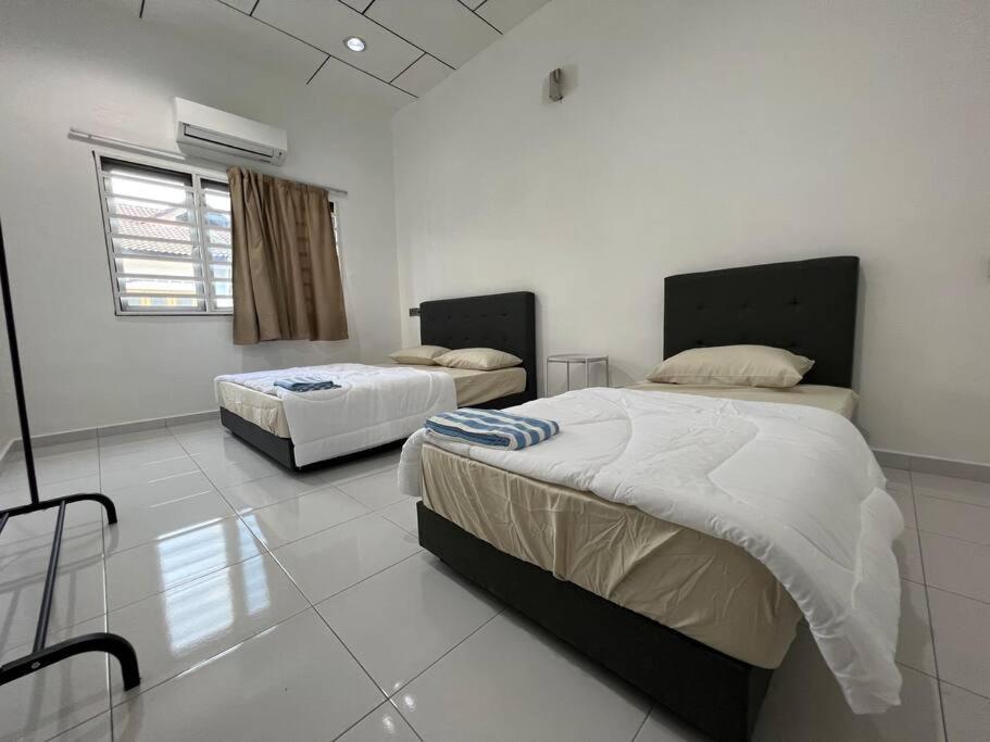 M Guest House2 Muar Extérieur photo