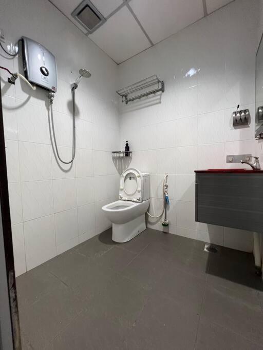 M Guest House2 Muar Extérieur photo