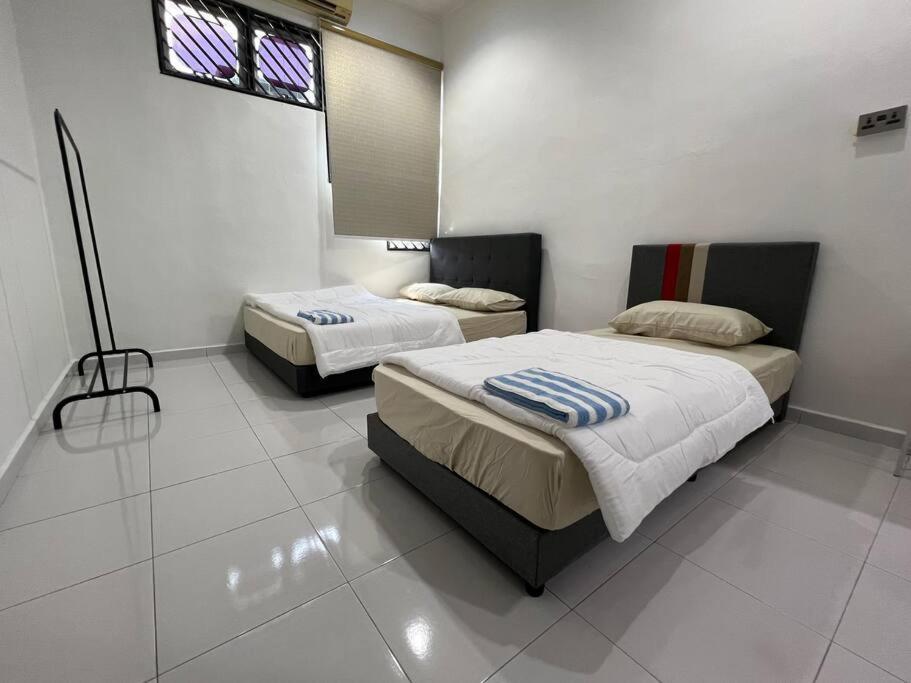 M Guest House2 Muar Extérieur photo