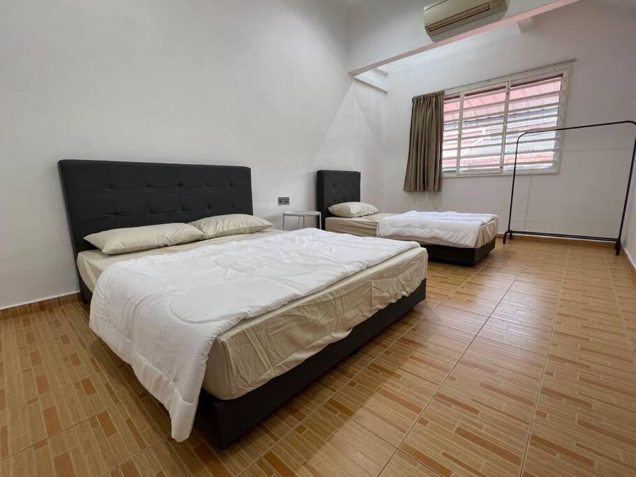 M Guest House2 Muar Extérieur photo