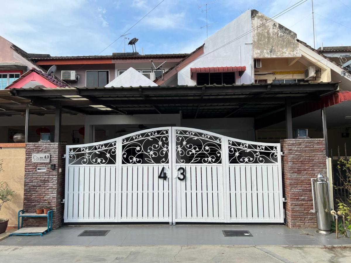 M Guest House2 Muar Extérieur photo