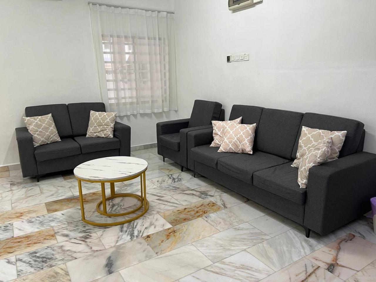 M Guest House2 Muar Extérieur photo