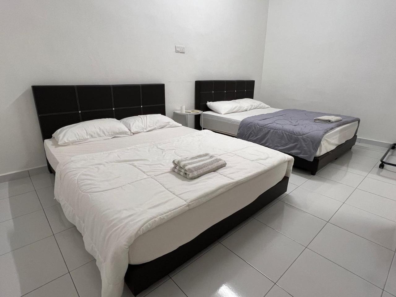 M Guest House2 Muar Extérieur photo